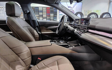 BMW 5 серия, 2025 год, 8 650 000 рублей, 11 фотография