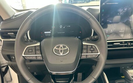 Toyota Highlander, 2025 год, 6 400 000 рублей, 16 фотография