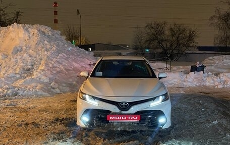 Toyota Camry, 2020 год, 2 100 000 рублей, 1 фотография