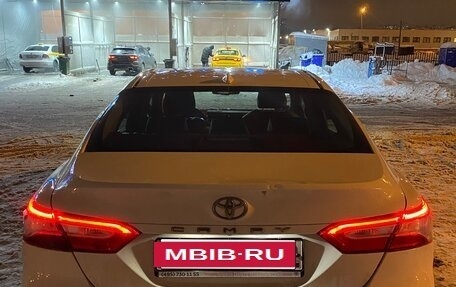 Toyota Camry, 2020 год, 2 100 000 рублей, 3 фотография