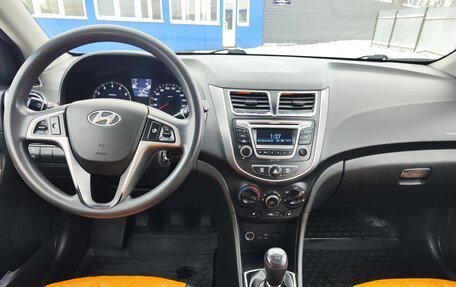 Hyundai Solaris II рестайлинг, 2015 год, 850 000 рублей, 19 фотография
