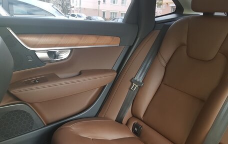 Volvo S90 II рестайлинг, 2017 год, 1 990 000 рублей, 3 фотография