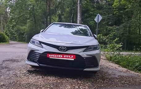 Toyota Camry, 2021 год, 3 000 000 рублей, 2 фотография