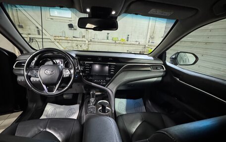 Toyota Camry, 2021 год, 2 450 000 рублей, 8 фотография