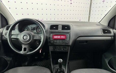 Volkswagen Polo VI (EU Market), 2011 год, 700 000 рублей, 24 фотография