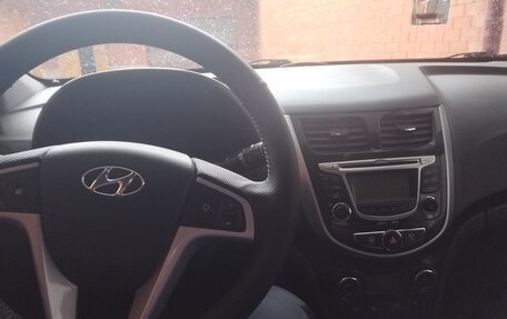 Hyundai Solaris II рестайлинг, 2012 год, 830 000 рублей, 9 фотография