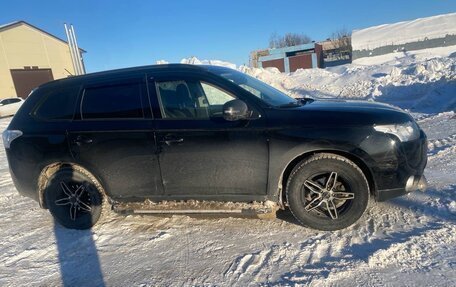 Mitsubishi Outlander III рестайлинг 3, 2013 год, 1 050 000 рублей, 2 фотография