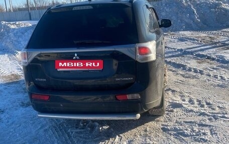 Mitsubishi Outlander III рестайлинг 3, 2013 год, 1 050 000 рублей, 4 фотография