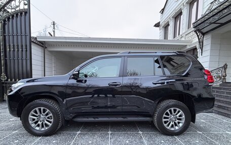 Toyota Land Cruiser Prado 150 рестайлинг 2, 2021 год, 6 450 000 рублей, 3 фотография