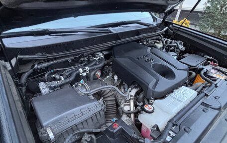 Toyota Land Cruiser Prado 150 рестайлинг 2, 2021 год, 6 450 000 рублей, 10 фотография