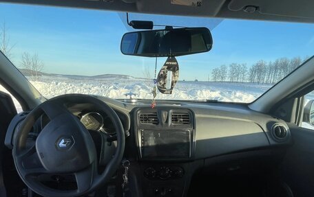 Renault Logan II, 2018 год, 715 000 рублей, 2 фотография