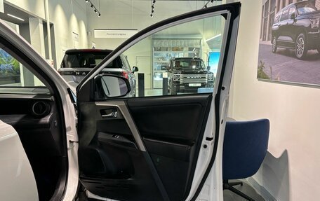 Toyota RAV4, 2017 год, 2 480 000 рублей, 13 фотография