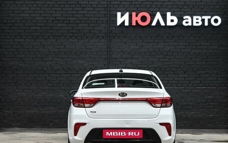 KIA Rio IV, 2018 год, 1 500 000 рублей, 5 фотография