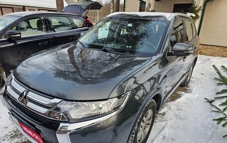 Mitsubishi Outlander III рестайлинг 3, 2017 год, 2 200 000 рублей, 1 фотография