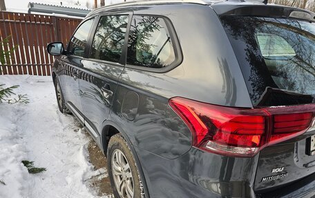 Mitsubishi Outlander III рестайлинг 3, 2017 год, 2 200 000 рублей, 3 фотография