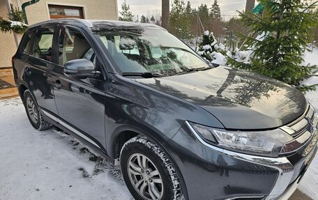 Mitsubishi Outlander III рестайлинг 3, 2017 год, 2 200 000 рублей, 4 фотография