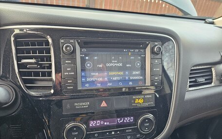 Mitsubishi Outlander III рестайлинг 3, 2017 год, 2 200 000 рублей, 9 фотография