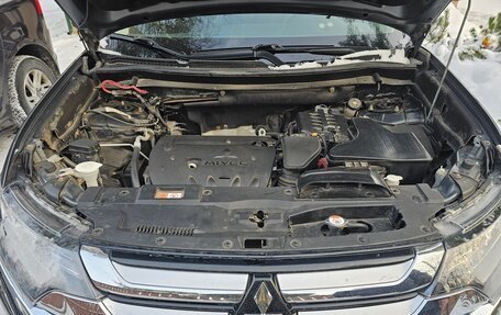 Mitsubishi Outlander III рестайлинг 3, 2017 год, 2 200 000 рублей, 14 фотография