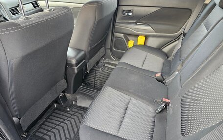 Mitsubishi Outlander III рестайлинг 3, 2017 год, 2 200 000 рублей, 11 фотография