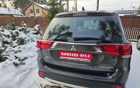 Mitsubishi Outlander III рестайлинг 3, 2017 год, 2 200 000 рублей, 6 фотография