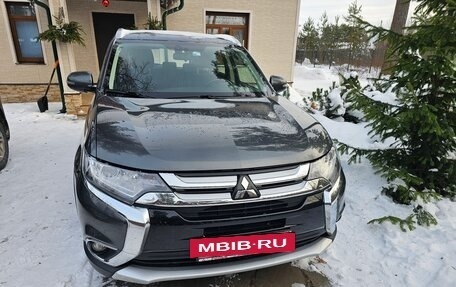 Mitsubishi Outlander III рестайлинг 3, 2017 год, 2 200 000 рублей, 2 фотография