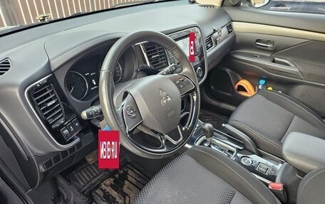 Mitsubishi Outlander III рестайлинг 3, 2017 год, 2 200 000 рублей, 13 фотография