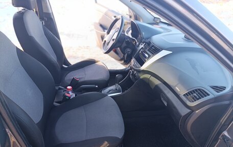 Hyundai Solaris II рестайлинг, 2013 год, 800 000 рублей, 8 фотография