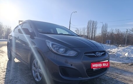 Hyundai Solaris II рестайлинг, 2013 год, 800 000 рублей, 3 фотография