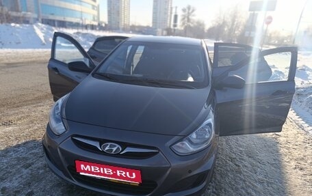 Hyundai Solaris II рестайлинг, 2013 год, 800 000 рублей, 2 фотография