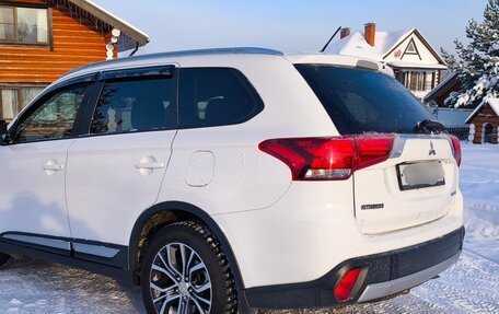 Mitsubishi Outlander III рестайлинг 3, 2015 год, 1 990 000 рублей, 7 фотография