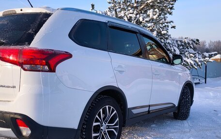 Mitsubishi Outlander III рестайлинг 3, 2015 год, 1 990 000 рублей, 5 фотография