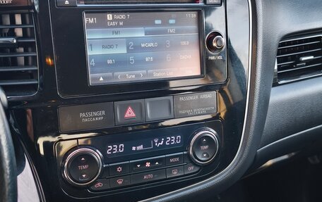 Mitsubishi Outlander III рестайлинг 3, 2015 год, 1 990 000 рублей, 11 фотография