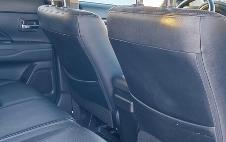 Mitsubishi Outlander III рестайлинг 3, 2015 год, 1 990 000 рублей, 13 фотография