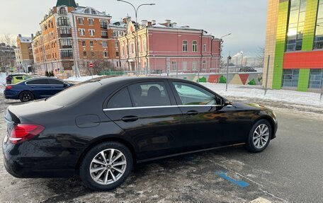 Mercedes-Benz E-Класс, 2020 год, 3 150 000 рублей, 5 фотография