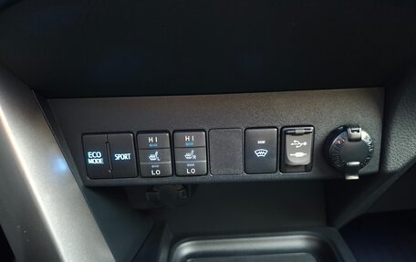 Toyota RAV4, 2017 год, 2 690 000 рублей, 10 фотография