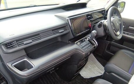 Honda Stepwgn IV, 2021 год, 13 фотография