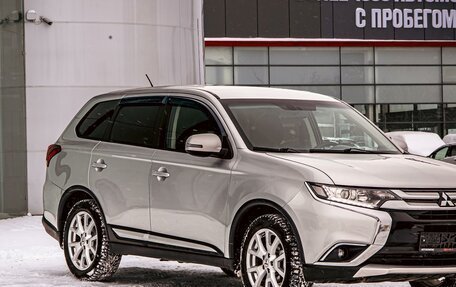 Mitsubishi Outlander III рестайлинг 3, 2015 год, 1 495 000 рублей, 7 фотография