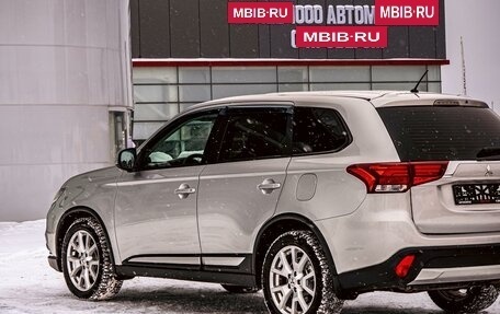 Mitsubishi Outlander III рестайлинг 3, 2015 год, 1 495 000 рублей, 8 фотография