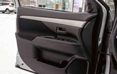 Mitsubishi Outlander III рестайлинг 3, 2015 год, 1 495 000 рублей, 12 фотография