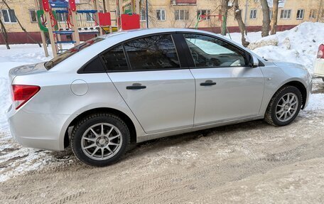 Chevrolet Cruze II, 2010 год, 700 000 рублей, 4 фотография