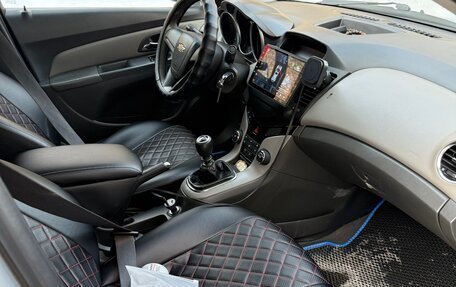 Chevrolet Cruze II, 2010 год, 700 000 рублей, 8 фотография