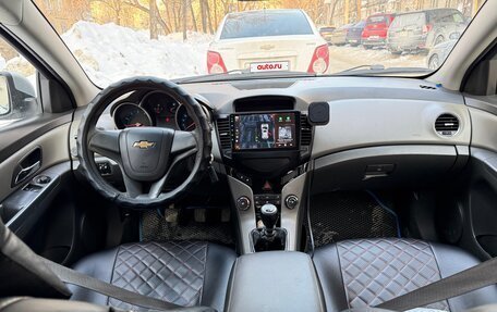 Chevrolet Cruze II, 2010 год, 700 000 рублей, 6 фотография