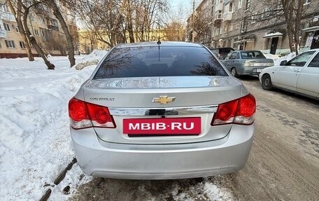 Chevrolet Cruze II, 2010 год, 700 000 рублей, 3 фотография