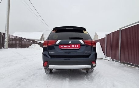 Mitsubishi Outlander III рестайлинг 3, 2018 год, 2 100 000 рублей, 12 фотография