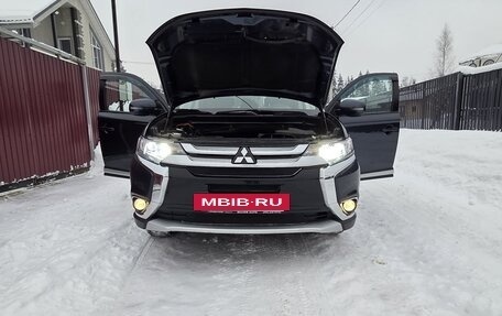 Mitsubishi Outlander III рестайлинг 3, 2018 год, 2 100 000 рублей, 4 фотография