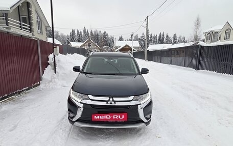 Mitsubishi Outlander III рестайлинг 3, 2018 год, 2 100 000 рублей, 3 фотография