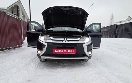 Mitsubishi Outlander III рестайлинг 3, 2018 год, 2 100 000 рублей, 2 фотография