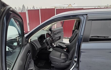 Mitsubishi Outlander III рестайлинг 3, 2018 год, 2 100 000 рублей, 24 фотография