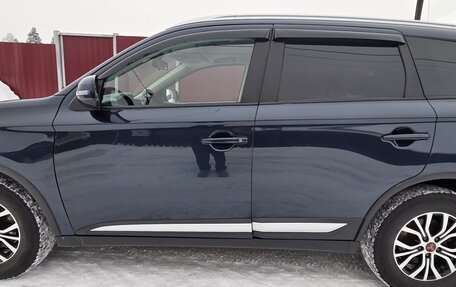 Mitsubishi Outlander III рестайлинг 3, 2018 год, 2 100 000 рублей, 17 фотография