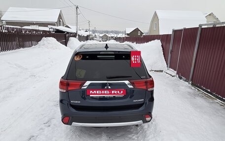 Mitsubishi Outlander III рестайлинг 3, 2018 год, 2 100 000 рублей, 16 фотография